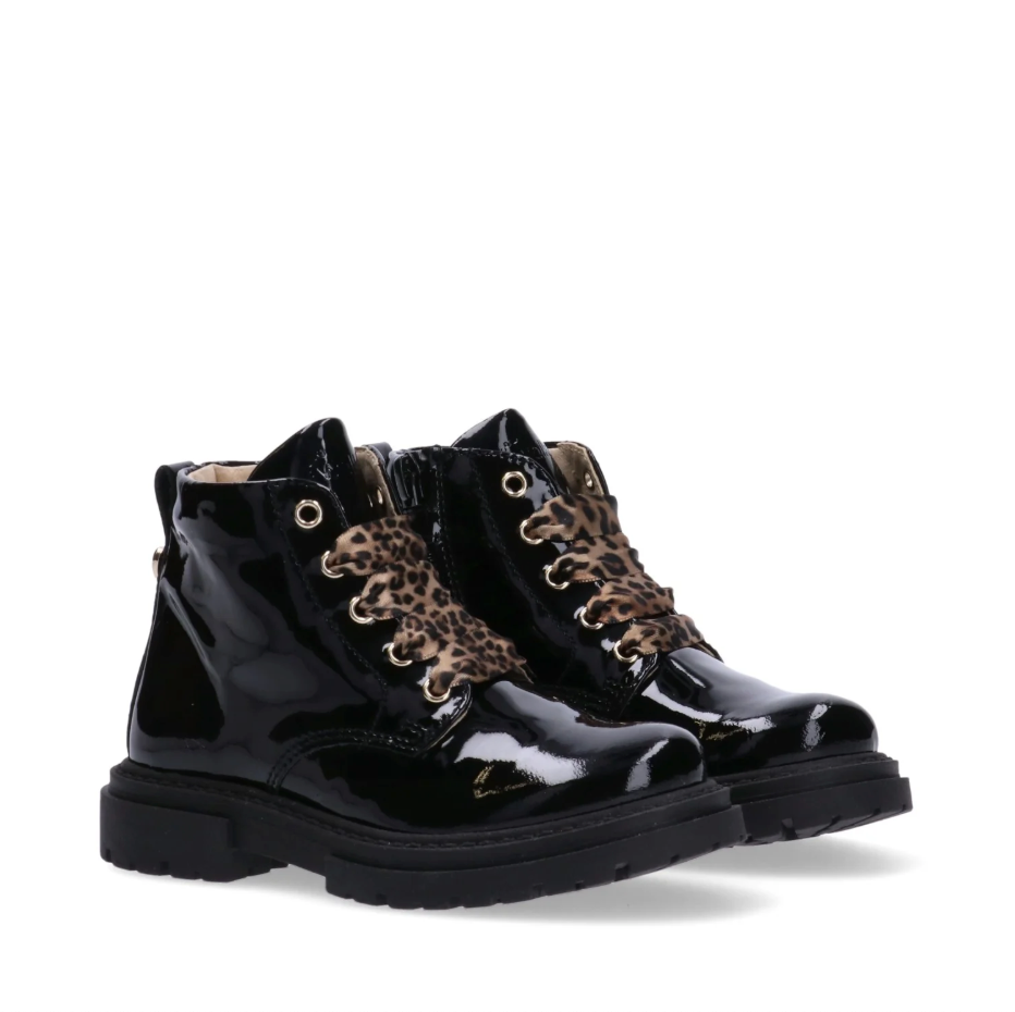 Stivaletti in vernice con lacci animalier