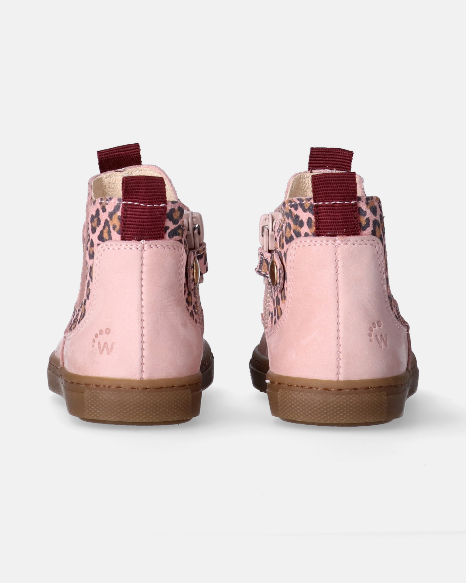 Stivaletti in pelle con inserti elastici e dettagli animalier.