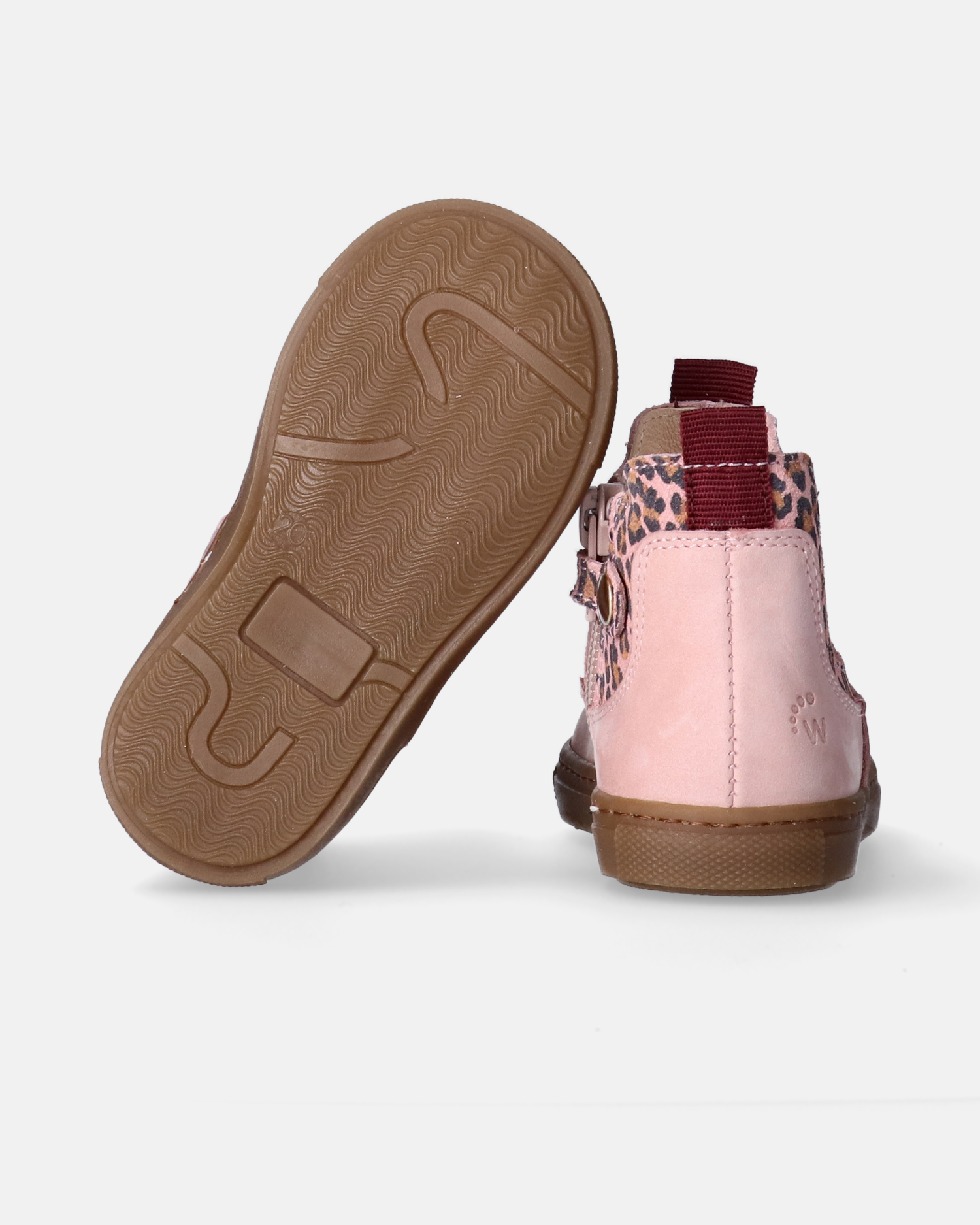 Stivaletti in pelle con inserti elastici e dettagli animalier.