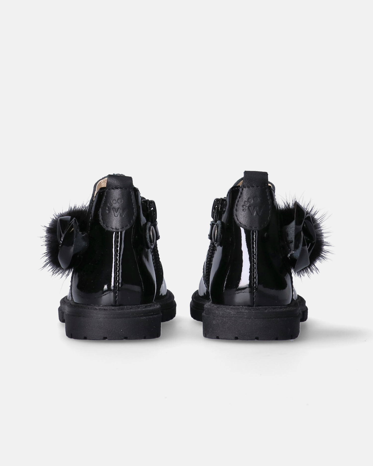 Stivaletti eleganti con soffice pon pon