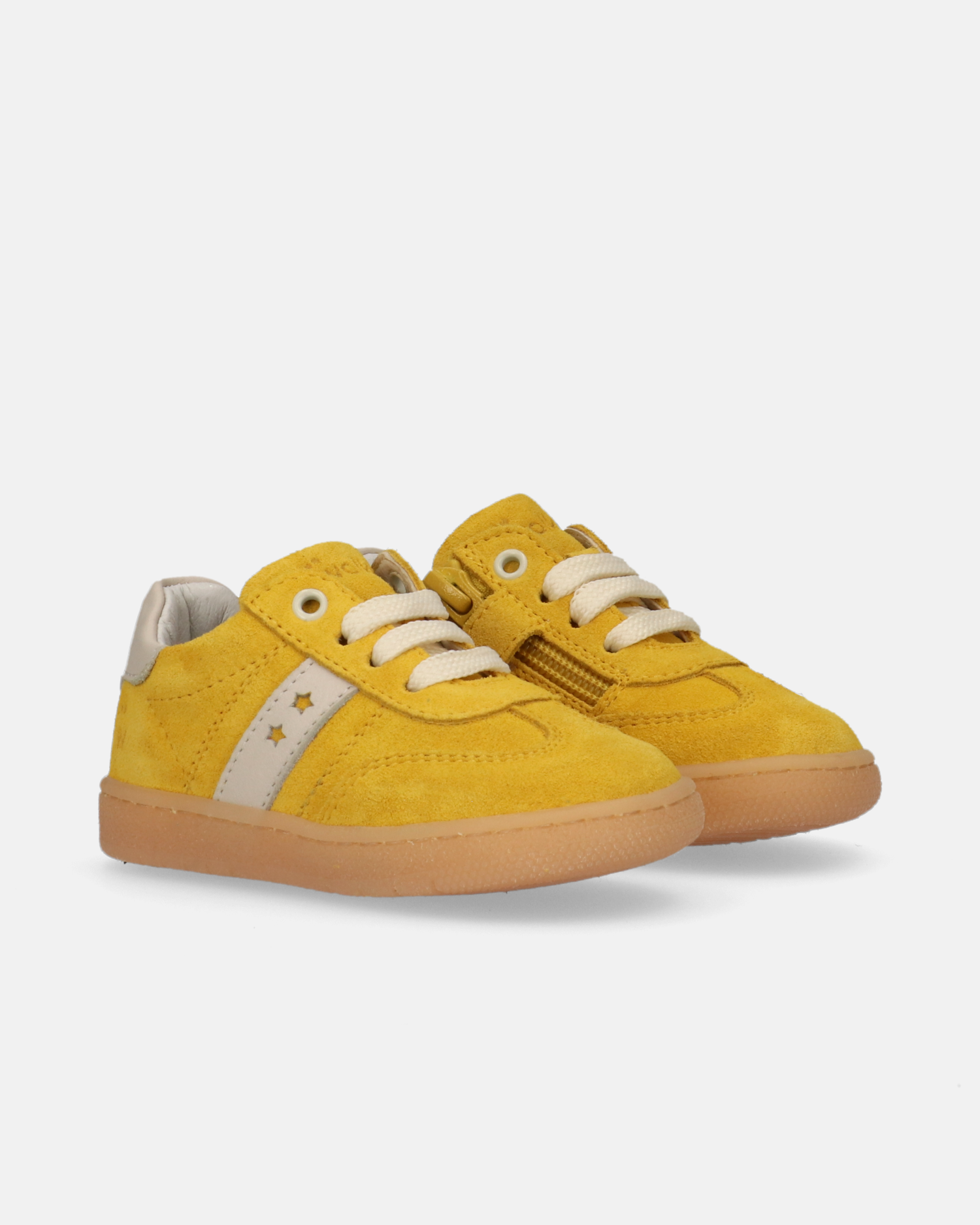 Sneakers in camoscio con stelle intarsiate