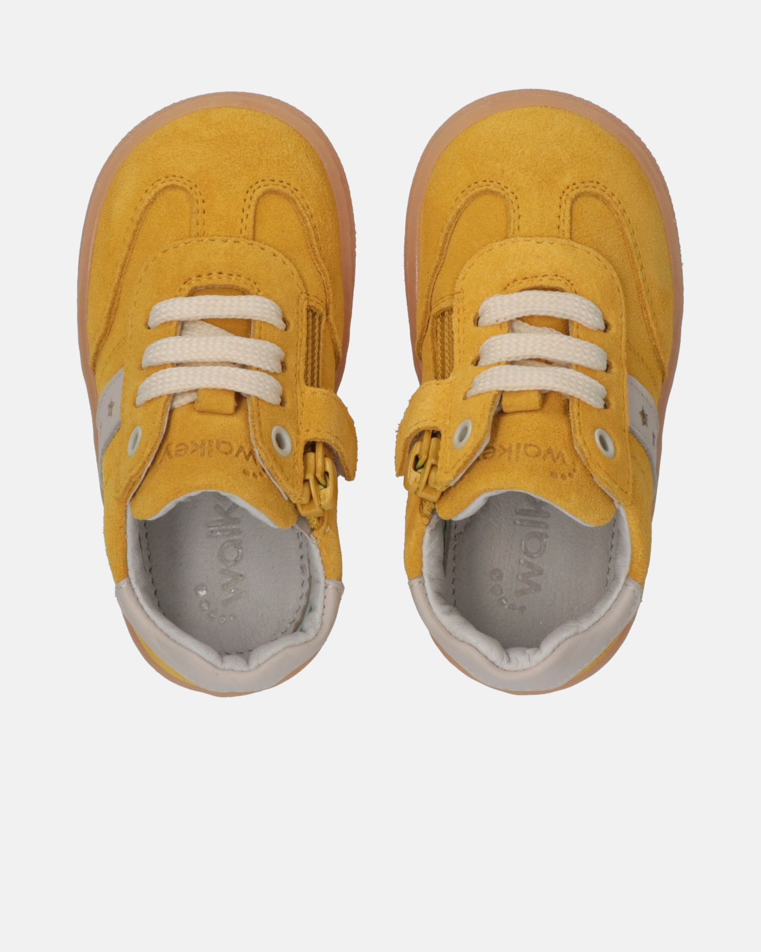 Sneakers in camoscio con stelle intarsiate