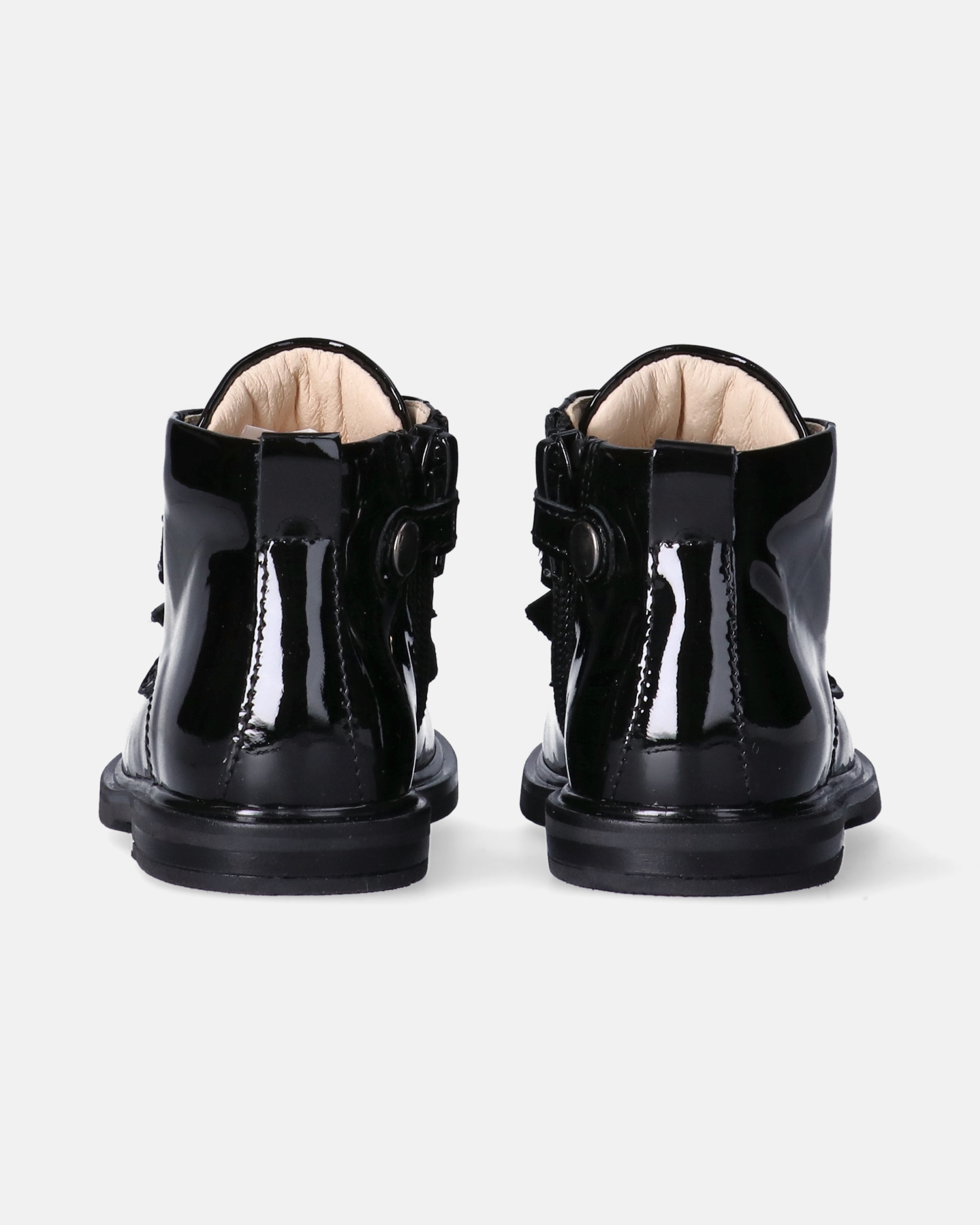 Baby girl's first steps boots with a precious bow