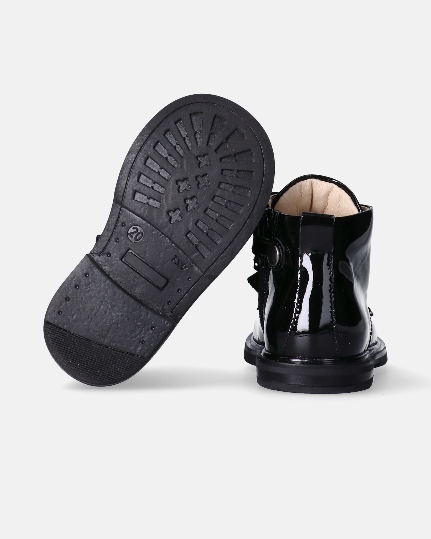 Baby girl's first steps boots with a precious bow